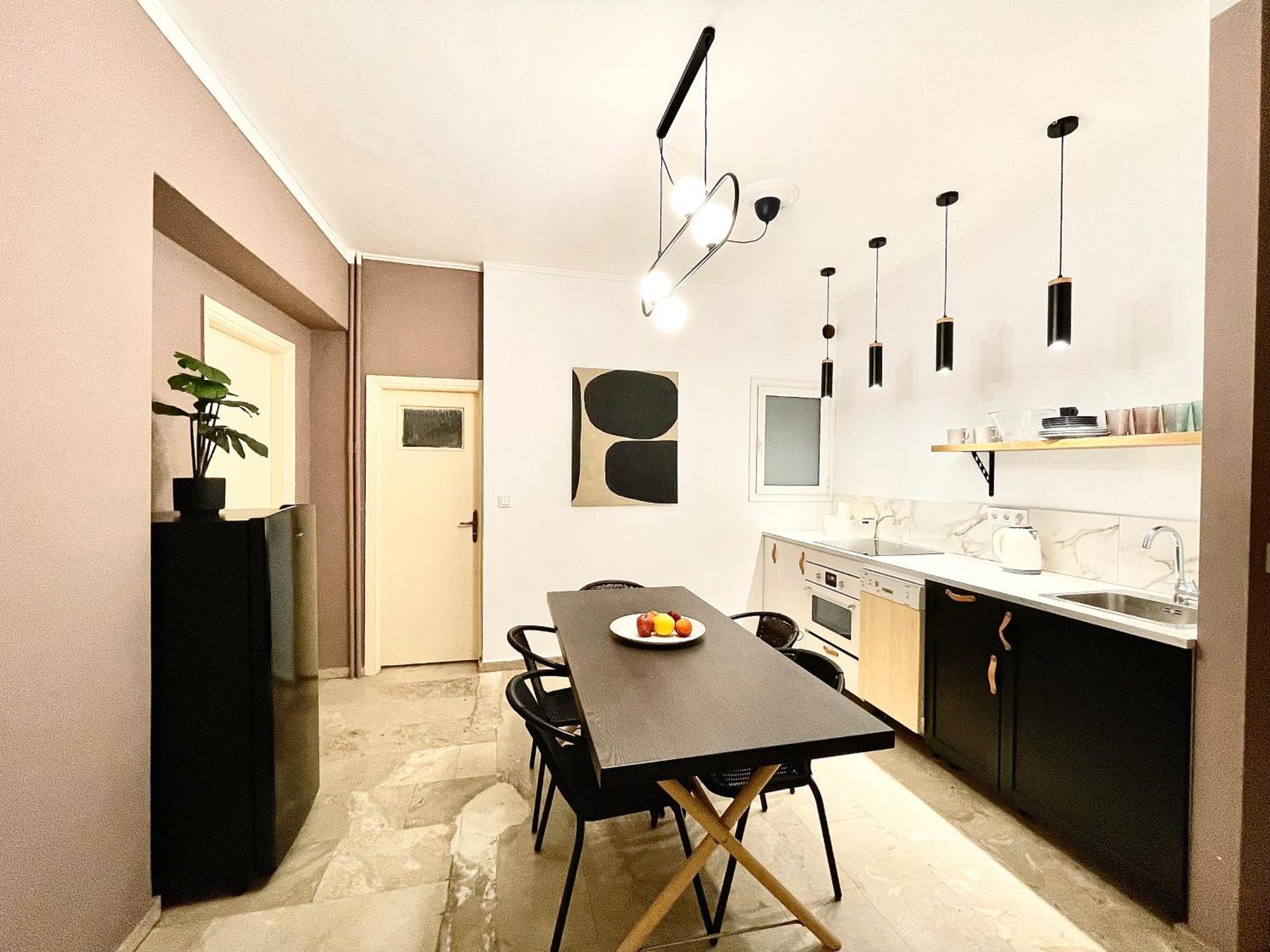 Comfy And Spacious Two Bedroom Apartment With Balcony Athens Exterior photo